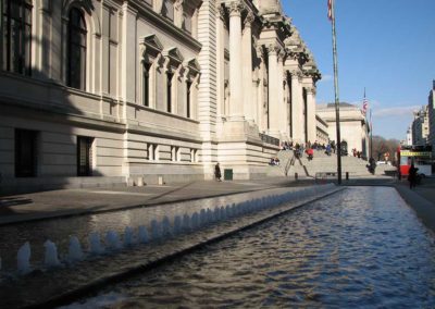 The Metropolitan Museum of Art Outdoor Fountain, New York (January 2011):